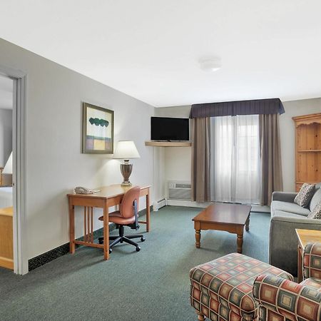Baymont By Wyndham Essex Burlington Area Hotel Luaran gambar