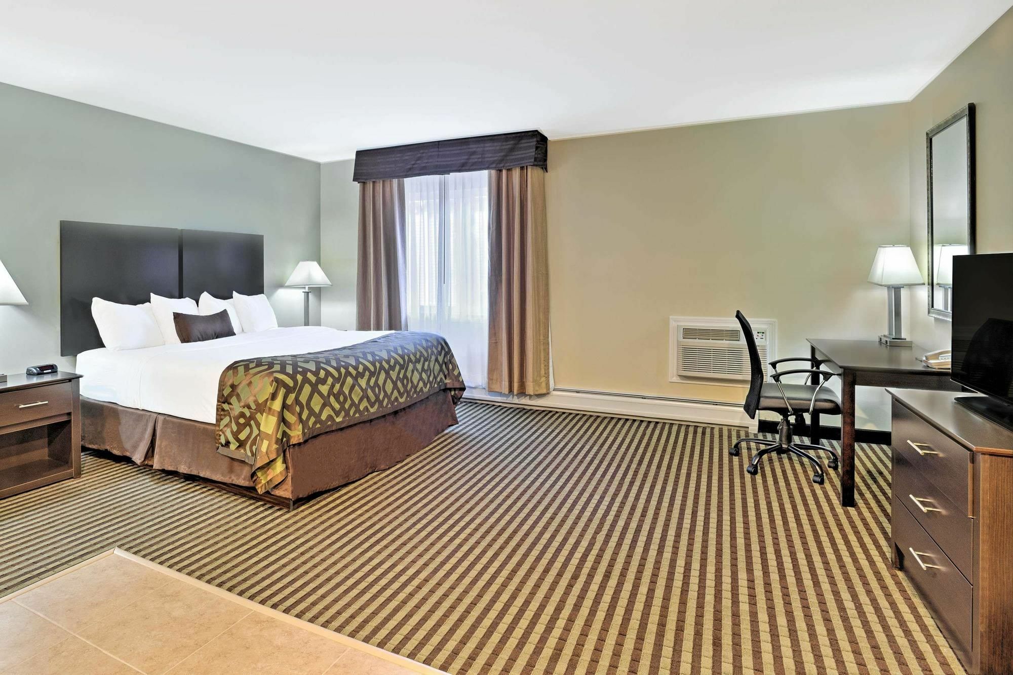 Baymont By Wyndham Essex Burlington Area Hotel Luaran gambar